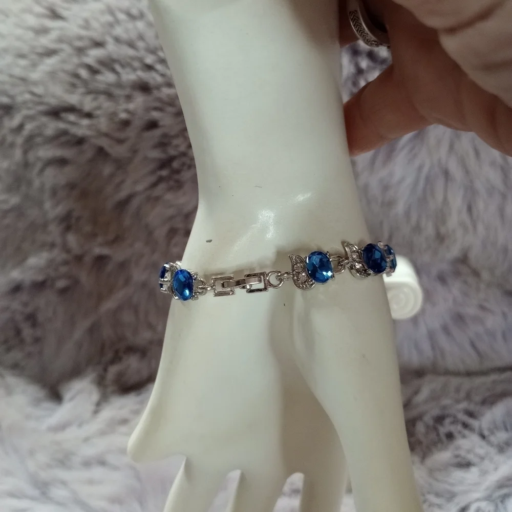 Silver Chain Bracelet Blue Oval and Clear Round Crystals NWT